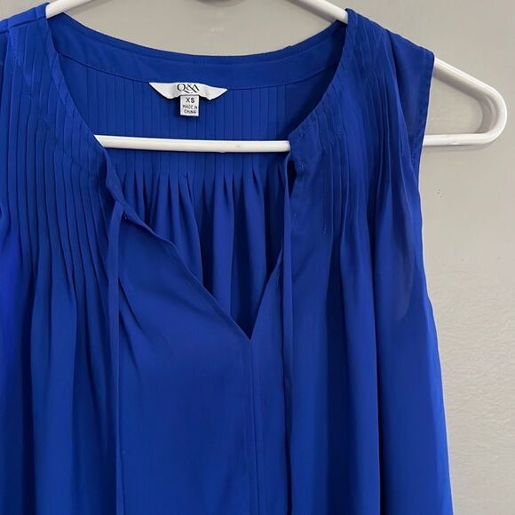 Q & A Pleated Blouse - Picture 3 of 4